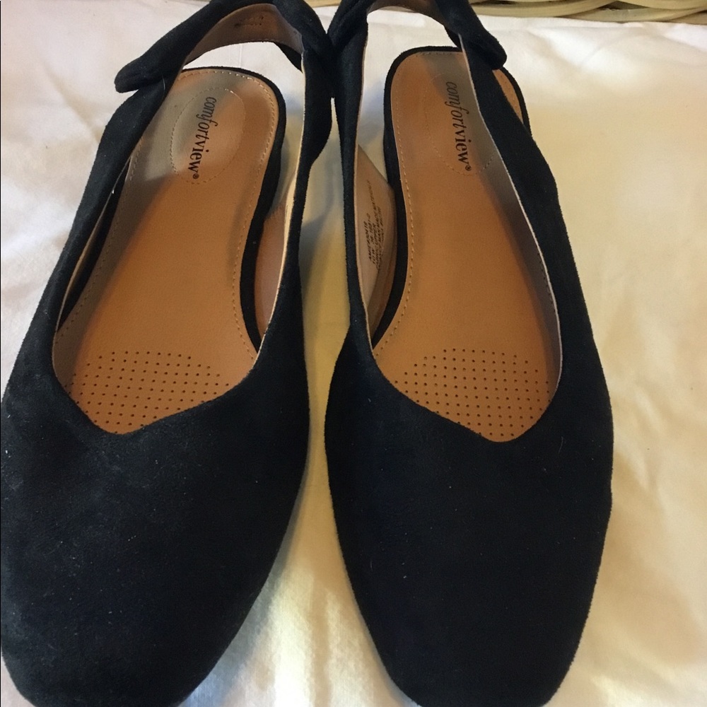 Women’s black backless flats